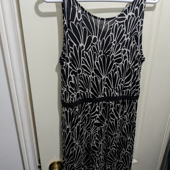 Woman's Black and White Dress - Picture 2 of 2